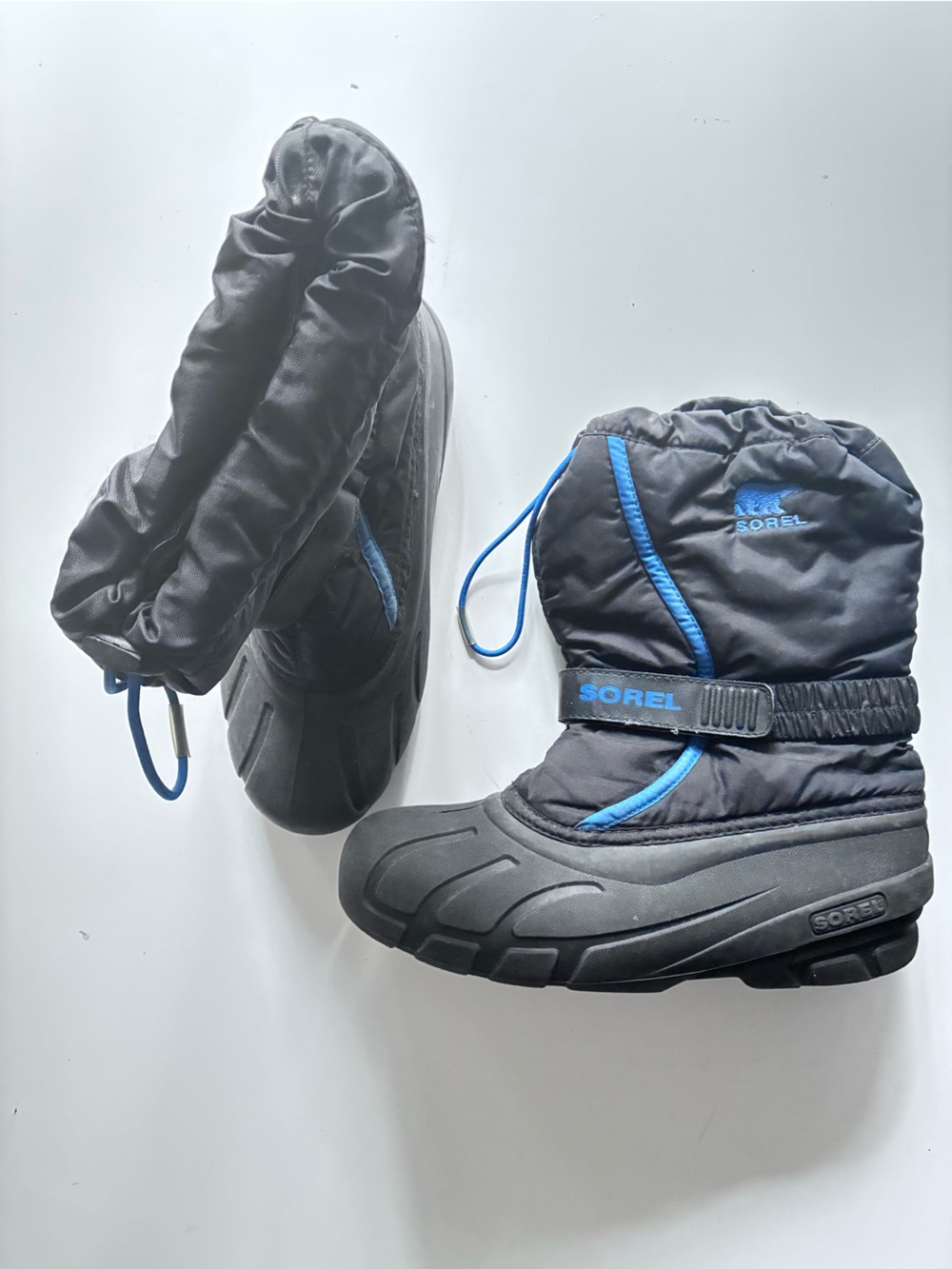 Sorel Black and Blue Insulated Snow Boot size US6